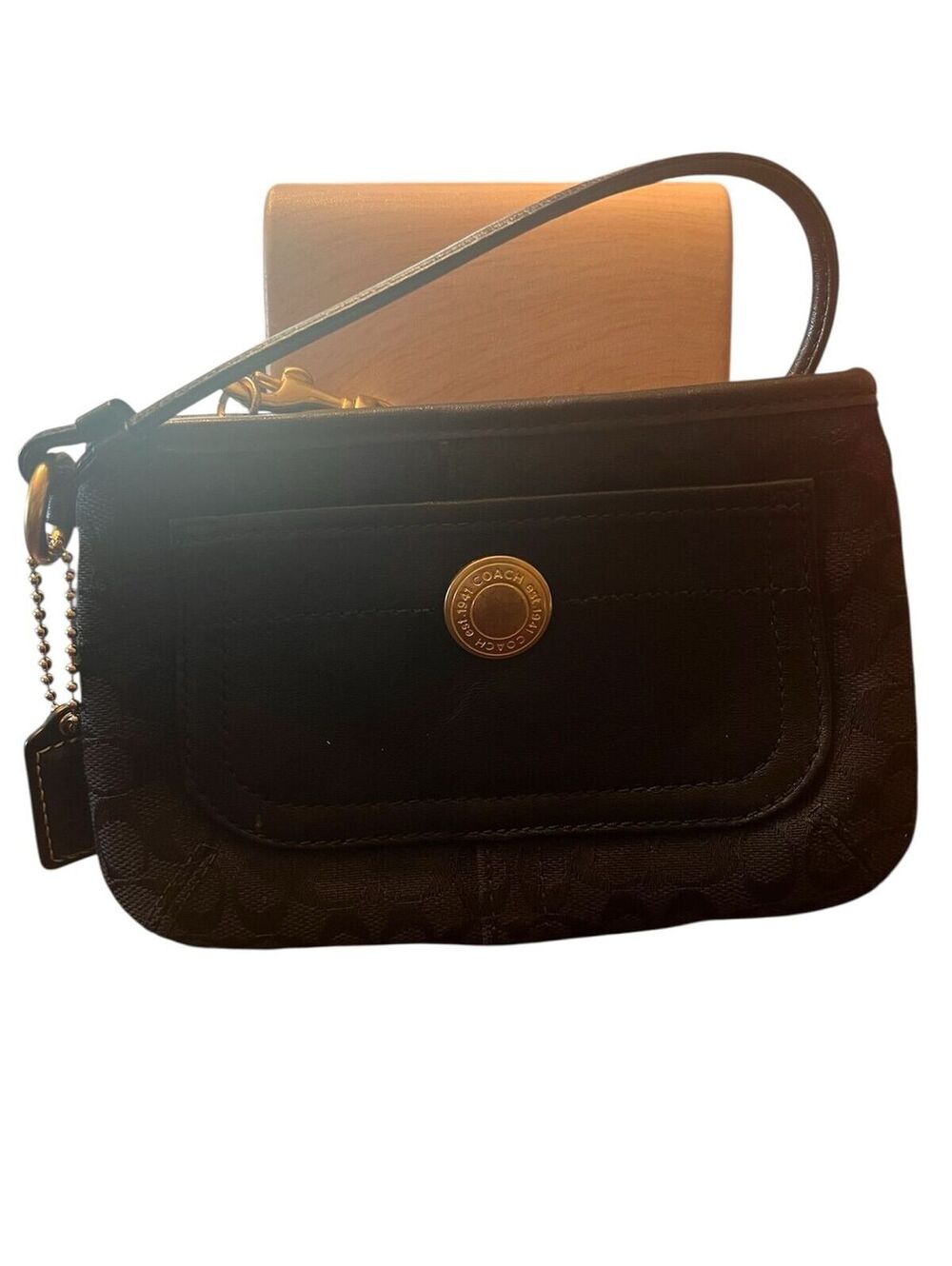 WR10. Coach Wristlet - Black